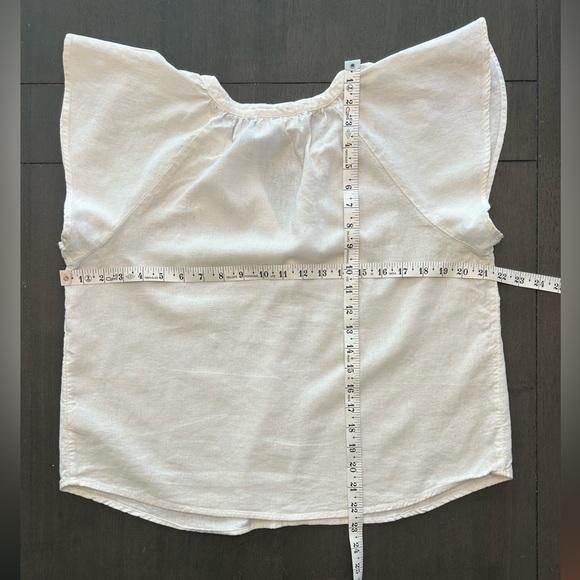 Simple white flutter sleeve split v-neck relaxed linen blend light weight top M - Picture 6 of 7